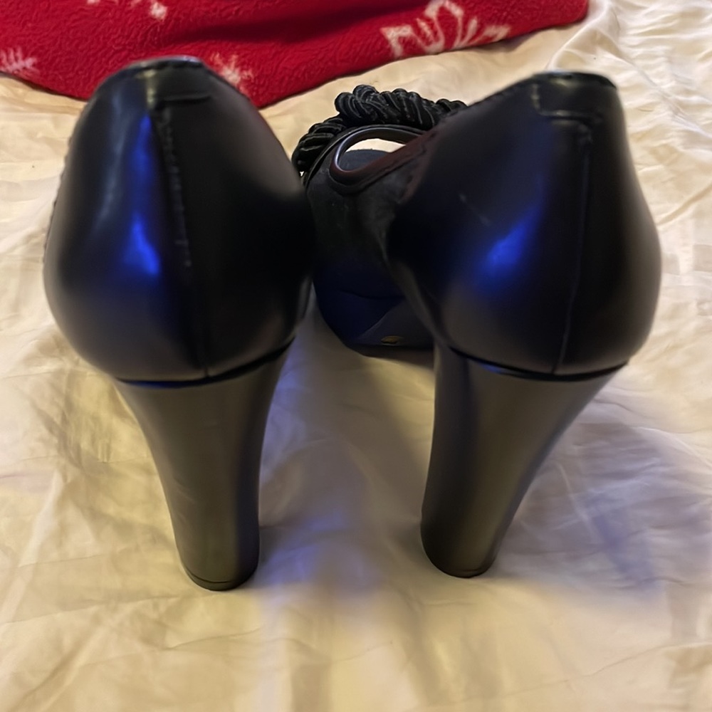 Gently used Gianni Bini black heels with tassel design - Picture 3 of 4